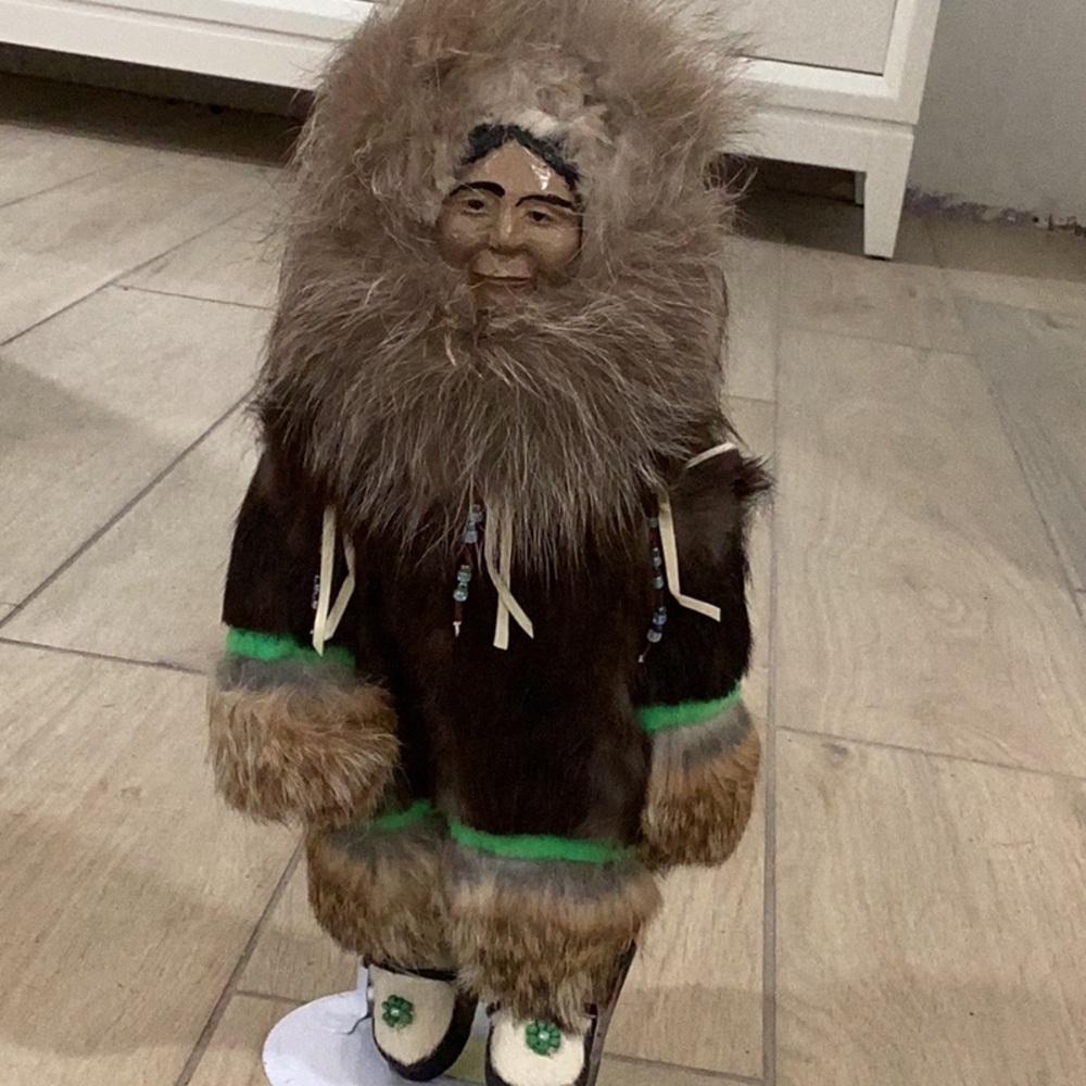 Pristine Condition Alaska International Vintage  Inuit Indigenous Doll